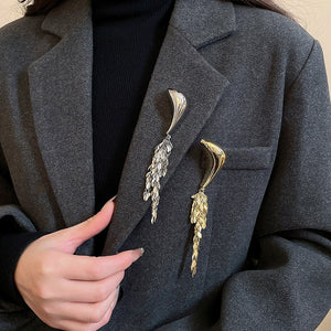Light Luxury Geometric Iron Brooch With Metal Tassel Vintage Elegant Women's Clothing Pin