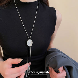Minimalist Resin Oval Sweater Necklace For Women, Old Money Geometric Light Luxury Pendant