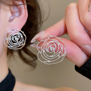 Copper Flower Hollow Stud Earrings With Sweet Light Luxury Statement Floral Design
