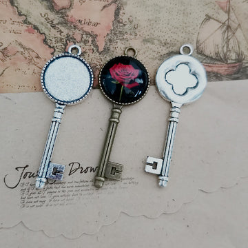 Key-Shaped Round Cabochon Setting In Two Finishes For Jewelry Making