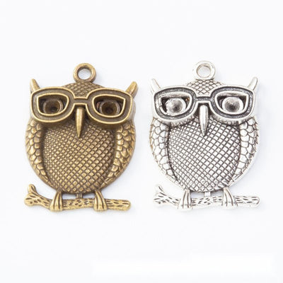 Overview of owl charms in the available designs and finishes