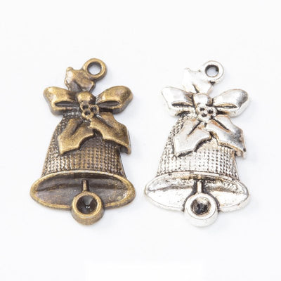 Finish comparison of 蝴蝶结圣诞铃铛 charm on a white background