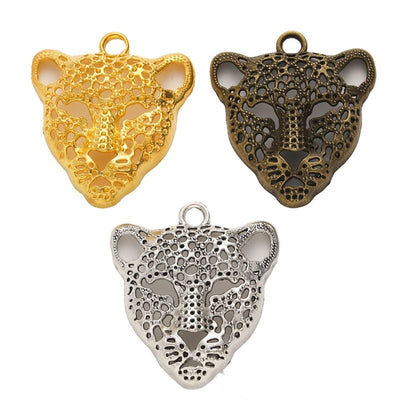 Overview of leopard head charm pieces on a white background