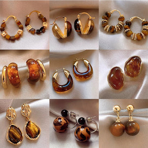 Alloy Maillard Geometric Round Stud Earrings Vintage Light Luxury Fashion Jewelry