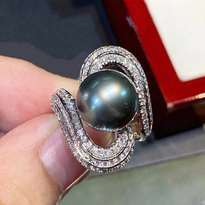 Futuristic Design Ring For Women With Imitation Pearl, Niche Fashion Jewelry