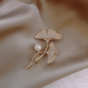 French Vintage Rhinestone Faux Pearl Ginkgo Leaf Brooch Light Luxury Elegant Suit Pin