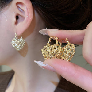 French Vintage Hollow Metal Heart Earrings For Women Minimalist OL Commuter Light Luxury Ear Cuffs