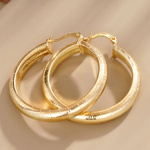 Striped Hoop Earrings in Gold-Tone Metal Jewelry Design