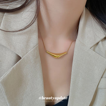 Sculpted Curved Bar Pendant Necklace in Polished Gold and Silver Tones