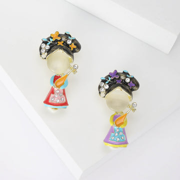 Enamel Pipa Player Brooch In 2 Color Variants For Jackets and Scarves