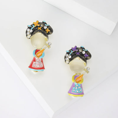 Enamel Pipa Player Brooch group view