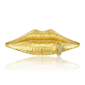 Textured Gold Tone Lips Brooch with Crystal Ring Accent