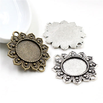 Rounded Petal Oval Pendant Bezel Settings in Two Finishes