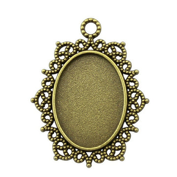 Lace Edge Oval Cabochon Pendant Tray in Two Finishes