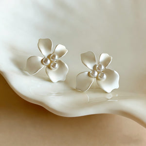 Imitation-Pearl Gardenia Stud Earrings in Pink, White, or Blue