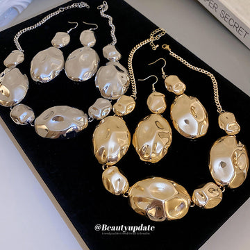 Hammered Irregular Oval Earrings And Chunky Necklaces In Gold Or Silver Tone