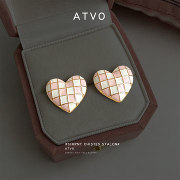 Gold Tone Pink Pearlescent Checker Grid Heart Stud Earrings For Women