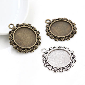 Leafy Oval Pendant Bezel Settings in Two Antique Finishes