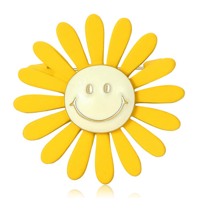 smiling daisy brooch shown from the front