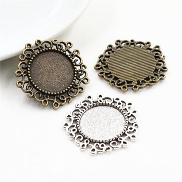 Scalloped Round Cabochon Pendant Setting in Two Antique Finishes