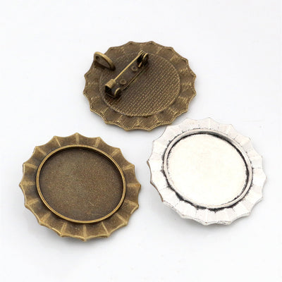 Group view of the sunburst rim and pin back bezel setting