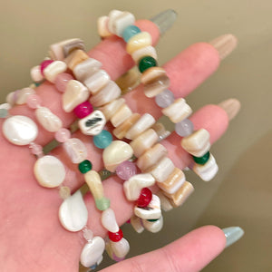 Shell Chip Beaded Bracelets Four Styles Cream Multicolor Disc