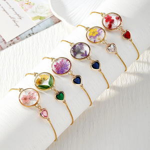 Adjustable Pressed Flower Slider Bracelet, Resin Disc and Heart, Gold-Tone Brass