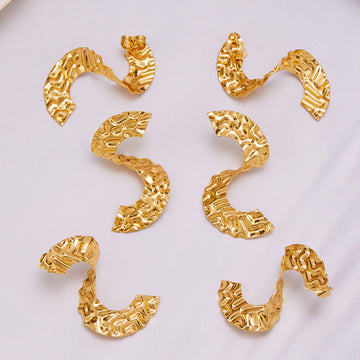 Hammered S Curve Statement Stud Earrings in Polished Gold Tone