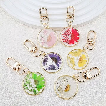 Gold Tone Round Pressed Daisy Resin Clip Keychains