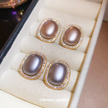Gold Framed Oval Pearl Stud Earrings Decorative Jewelry Design