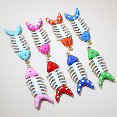 彩色滴油鱼骨吊饰 displayed assortment on a white background