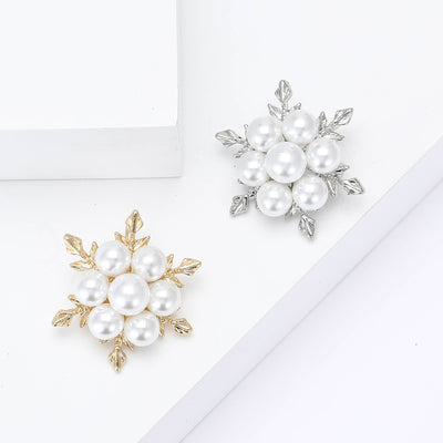 Main product view of 金银双色珍珠雪花胸针 on a light background