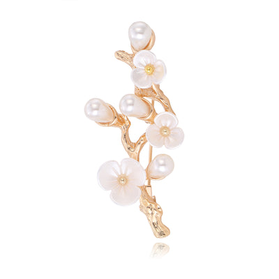 Front product view of the gold and pearl flower ring