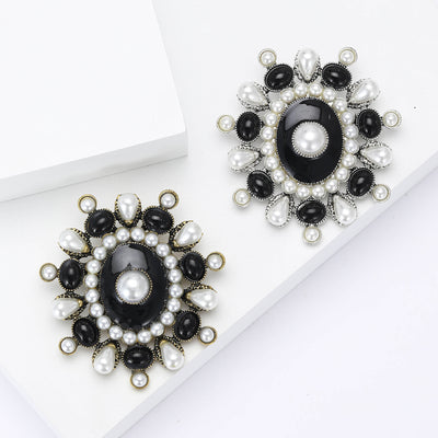 Product display showing an oval black center framed by alternating black and white pearls