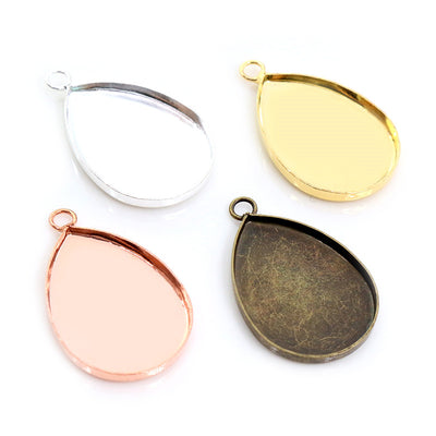 Teardrop pendant tray settings showing the overall assortment