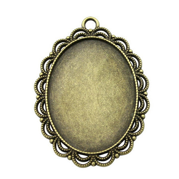Scalloped Oval Bezel Pendant Trays in Two Antique Finishes