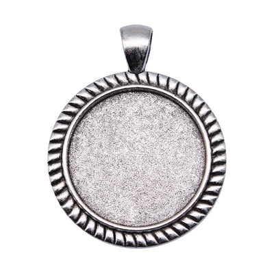 Ribbed round pendant setting front view on a white background