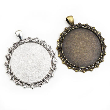 Round Decorative Pendant Trays in Bronze and Silver