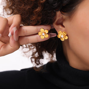 Five Petal Flower Stud Earrings Imitation Pearl Metal