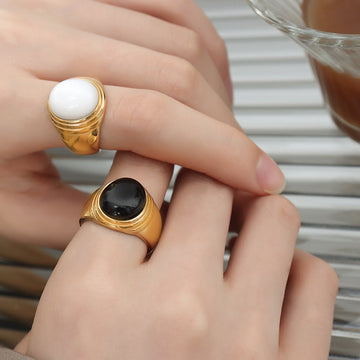 Chunky Oval Signet Rings Black Glass Or White Shell