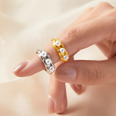 Gold and steel three-pearl open rings worn on fingers