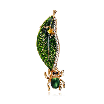 Front product view of the green leaf brooch charm