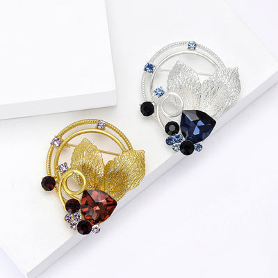 Front view of Textured Leaf Wreath brooch