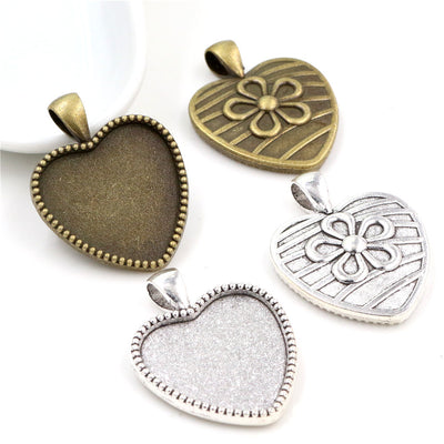 Heart pendant tray settings showing the overall assortment