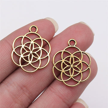 Overlapping Circle Geometric Flower Metal Frame Pendant