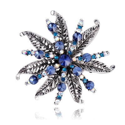 Front product view of the snowflorer brooch