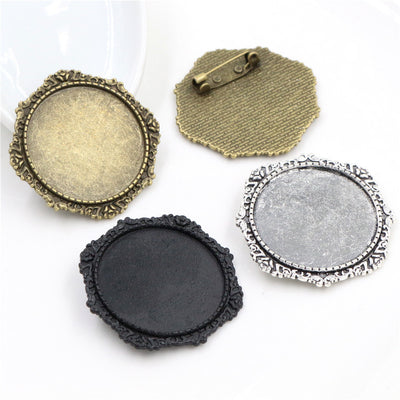 Group view of the scalloped rim and pin back bezel setting