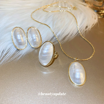 Gold Oval Mother of Pearl Pendant Necklace Set Three Styles
