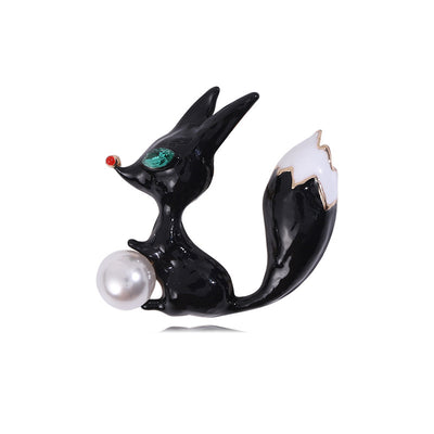 Fox with faux pearl shown from the front