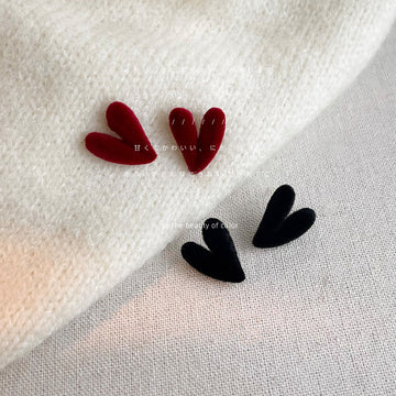 Flocked Velvet Heart Stud Earrings in Wine Red Black